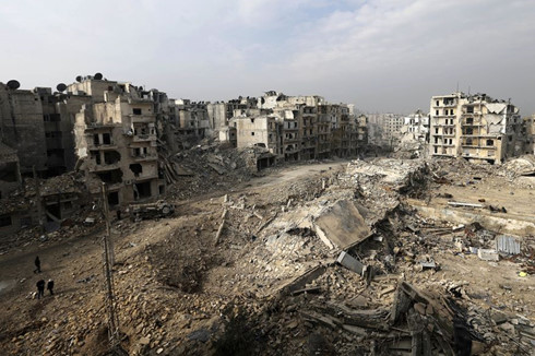 Khu phía Đông Aleppo do lực lượng đối lập Syria kiểm soát bị san bằng vì không kích. Ảnh: AP