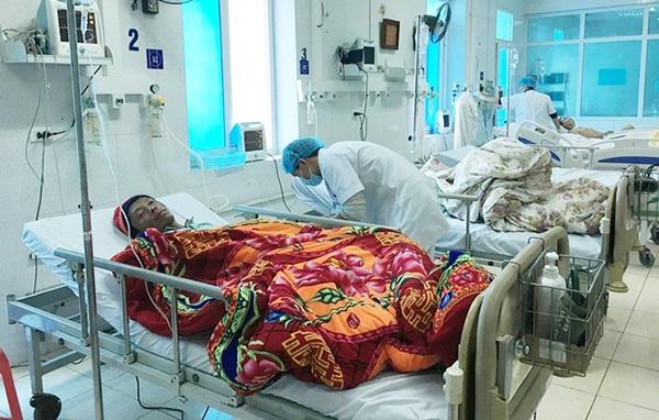 Các bệnh nhân đang được cấp cứu tại bệnh viện