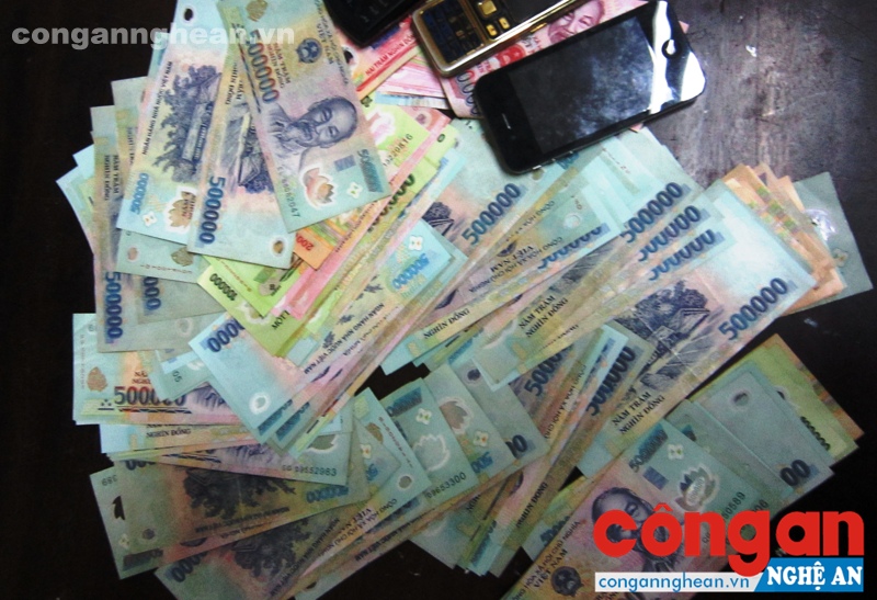 Tang vật thu giữ trong vụ đánh bạc