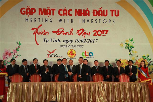 Kí kết các dự án đầu tư và thỏa thuận đầu tư