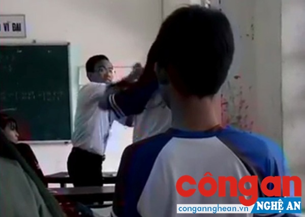 Hình ảnh thầy giáo đánh học sinh mới được lan truyền trên mạng tạo dư luận xấu