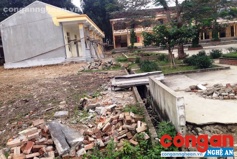 Việc xây dựng dãy phòng học mới của Trường Tiểu học Thanh Thủy khiến người dân bức xúc