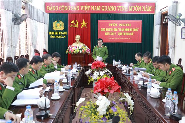 Đồng chí Đại tá Đào Hồng Lập, Phó giám đốc PC&CC phát biểu tại Hội nghị.
