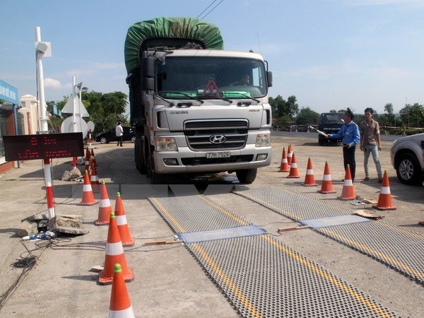 Các trạm cân kiểm soát trọng tải lưu động dọc Quốc lộ 1 đã bị rút gần hết (ảnh minh họa)