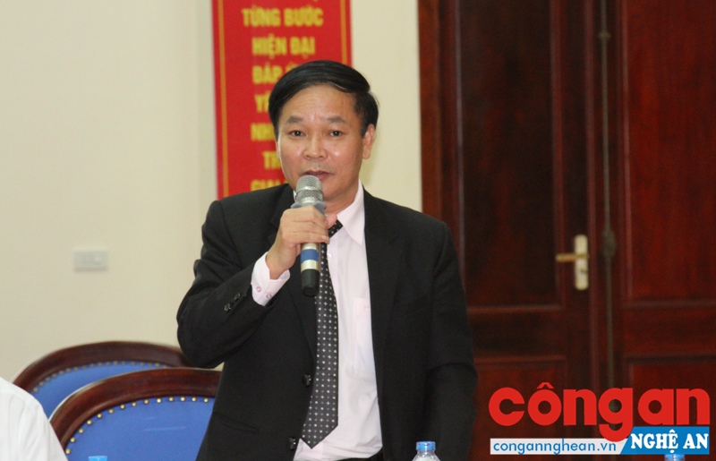 Lãnh đạo Ban thi đua khen thưởng tỉnh góp ý về các nội dung ký kết phong trào thi đua yêu nước