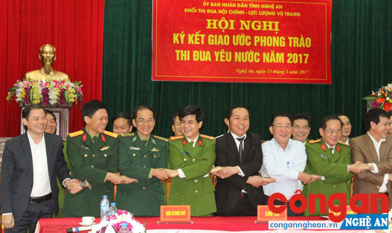 Các đơn vị trong khối ký kết giao ước phong trào thi đua năm 2017 với 6 nội dung trọng tâm