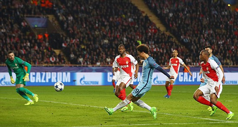 Sane giúp Man City rút ngắn cách biệt