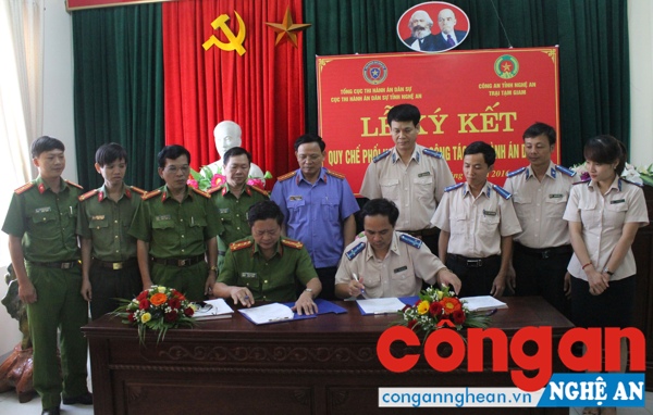 Lễ ký kết quy chế phối hợp trong công tác THADS giữa Trại Tạm giam Công an tỉnh và Cục THADS tỉnh ngày 7/7/2016