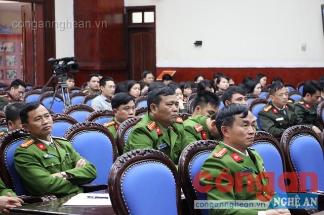 Lãnh đạo, cán bộ các đơn vị tham dự Hội nghị