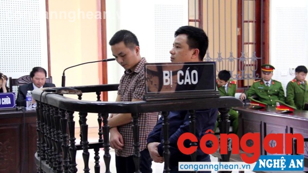 Hai bị cáo tại phiên tòa