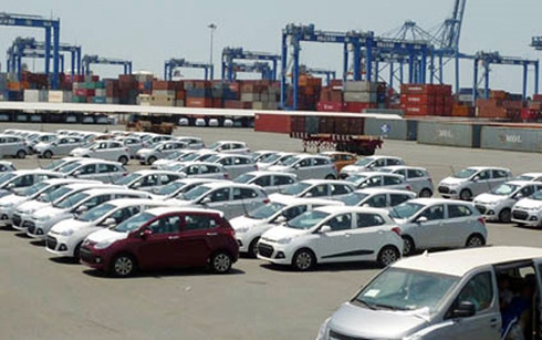 Lượng xe nhập khẩu trong nửa đầu tháng 3 nhiều hơn cả tháng 2, với giá khai báo bình quân chưa đến 200 triệu đồng/chiếc