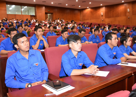 Các đoàn viên, thanh niên dự hội nghị phát động cuộc thi.