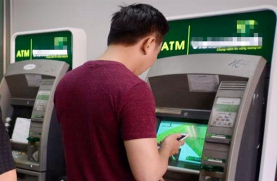 Người dùng các dịch vụ của ngân hàng cần cẩn trọng để tránh rơi vào “bẫy” của hacker