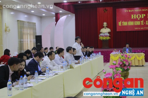 Đại diện lãnh đạo Sở TN&MT trả lời những vấn đề về quản lý Nhà nước báo chí phản ánh