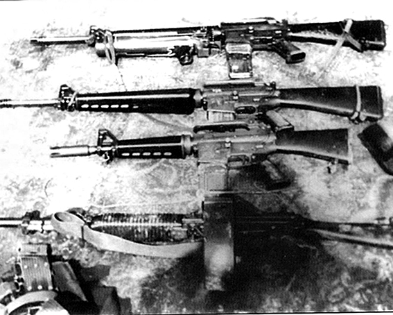 Một số vũ khí của toán biệt kích.