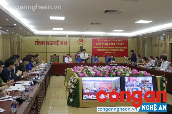 Toàn cảnh hội nghị trực tuyến tại điểm cầu UBND tỉnh