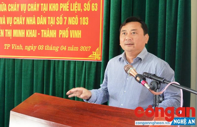 Phó Chủ tịch UBND thành phố Đậu Vĩnh Thịnh biểu dương những thành tích xuất sắc của lực lượng Cảnh sát PC&CC số 1