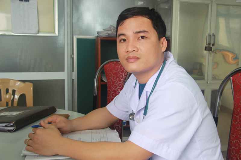 Bác sĩ Toàn, người điều trị cho bé Phương