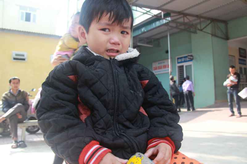 Bé Phương lanh lợi