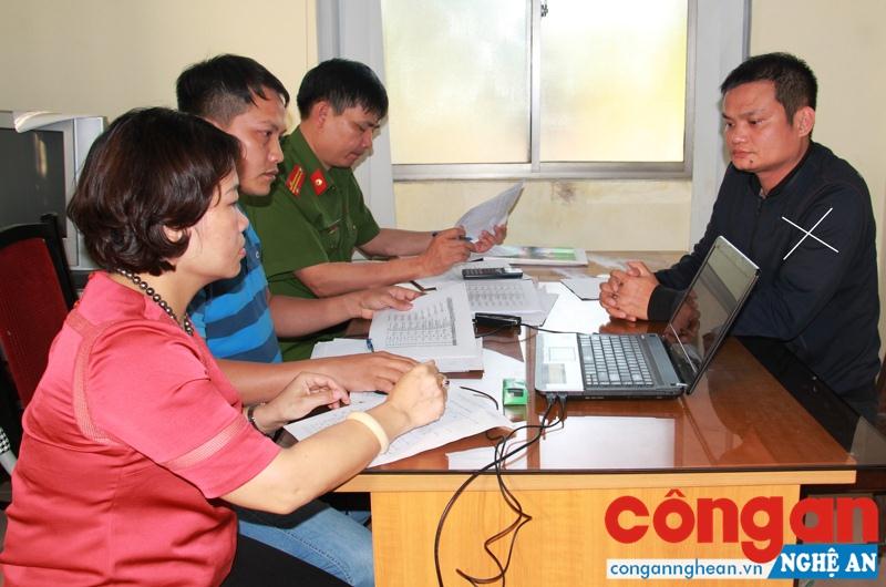 Cơ quan CSĐT lấy lời khai đối tượng Trần Thế Hùng