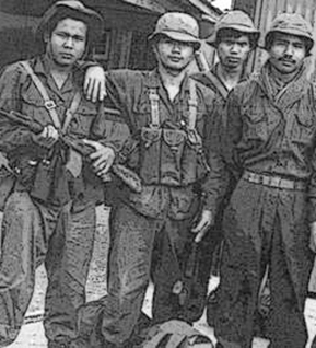 Toán biệt kích T2 cải trang như bộ đội miền Bắc trước lúc xâm nhập Hà Tĩnh để hỗ trợ toán Hadley. (Ảnh của Nha kỹ thuật)