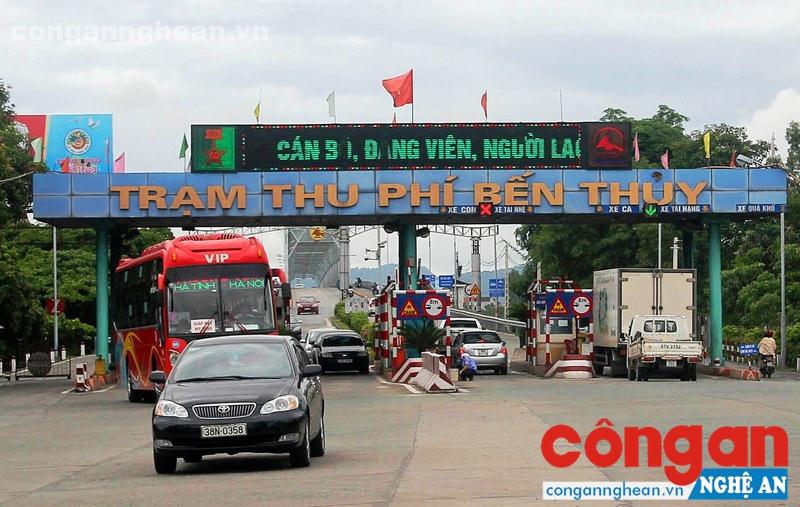 Trạm thu phí cầu Bến Thủy.