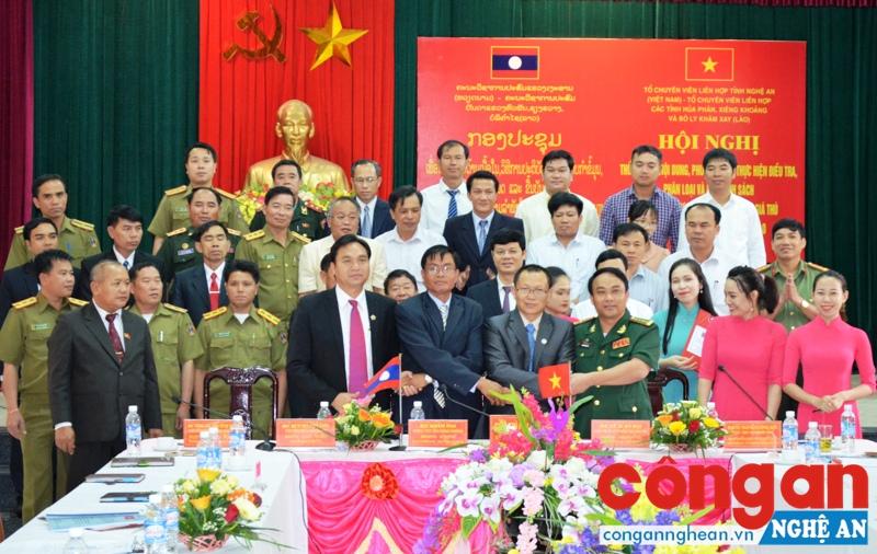 Đại diện các Tổ chuyên viên liên hợp thống nhất hợp tác chặt chẽ thực hiện việc giải quyết người di cư tự do và kết hôn không giá thú đúng tiến độ đề ra