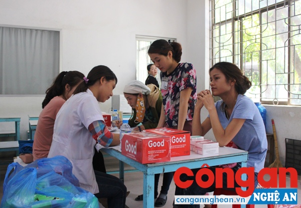 Nữ công nhân Matrix Vinh khám sức khỏe sinh sản.