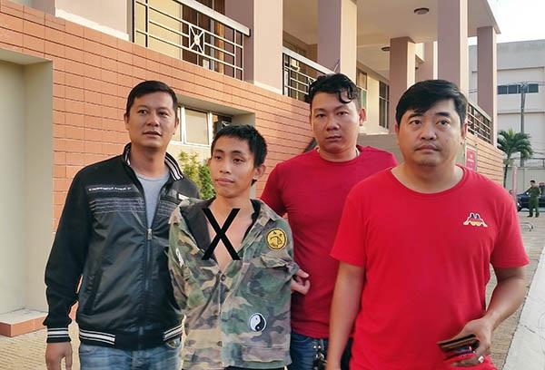 Đối tượng Huy (dấu X) cướp taxi, bị các trinh sát hình sự đặc nhiệm Phòng Cảnh sát hình sự Công an TP Cần Thơ bắt giữ sau khi truy đuổi gần 100 cây số