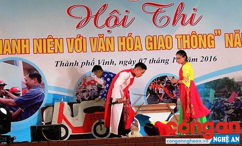 Một phần thi tại Hội thi “Thanh niên với văn hóa giao thông” năm 2016