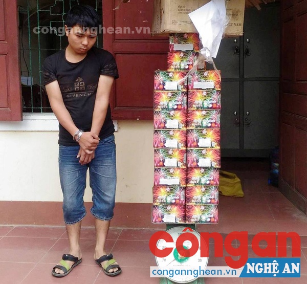 Đối tượng Phan Lê Đoàn và tang vật tại cơ quan Công an