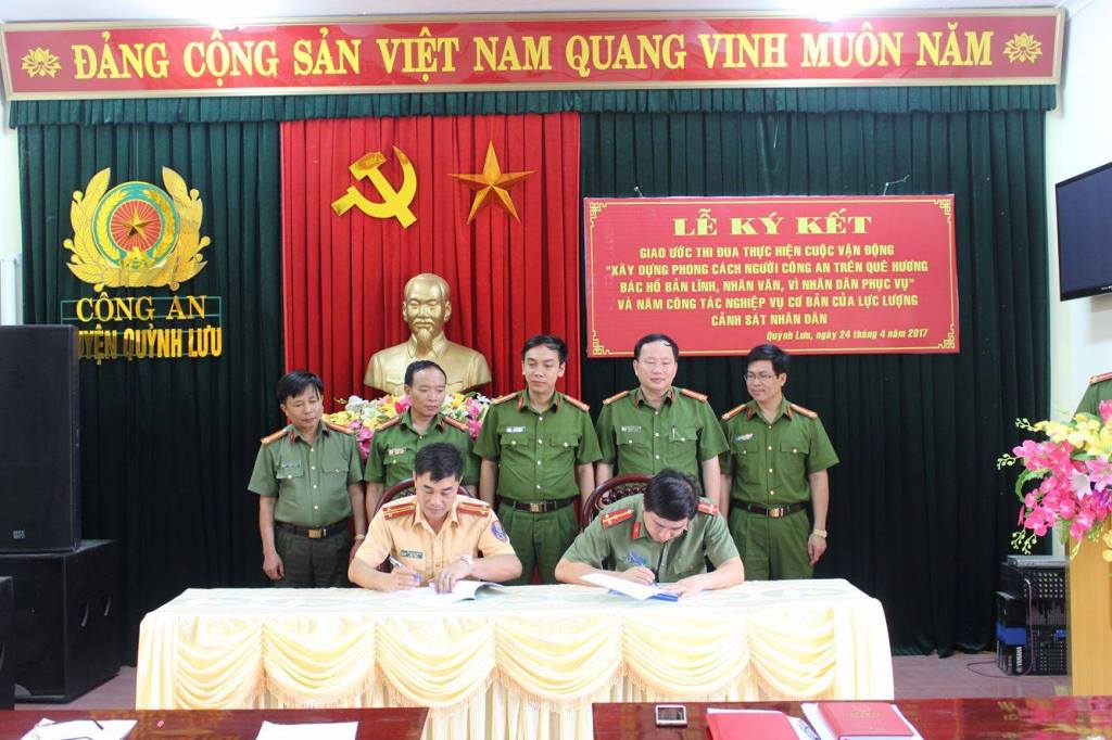 Các đội nghiệp vụ ký kết giao ước thi đua thực hiện cuộc vận động 