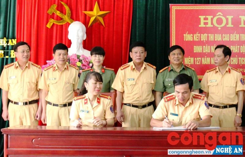 Phòng CSGT đường bộ, đường sắt ký kết giao ước đợt thi đua đặc biệt, ra quân đảm bảo trật tự ATGT