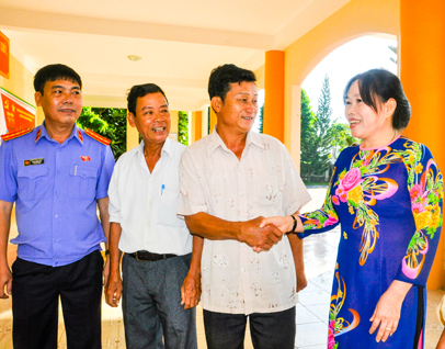 Đồng chí Nguyễn Thị Yến, Phó Bí thư Thường trực Tỉnh ủy, Trưởng đoàn Đại biểu Quốc hội tỉnh tiếp ... Đồng chí Nguyễn Thị Yến, Phó Bí thư Thường trực Tỉnh ủy, Trưởng đoàn Đại biểu Quốc hội tỉnh tiếp ...