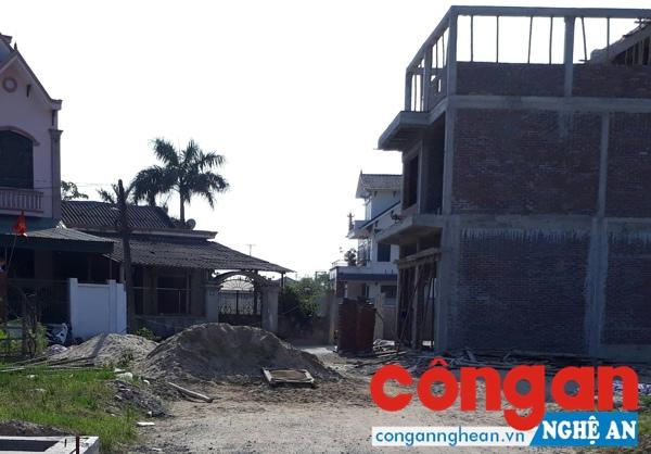Khu tái định cư Quán Bàu do Công ty TNHH Minh Quang thi công đang gặp trở ngại vì vướng 2 hộ dân