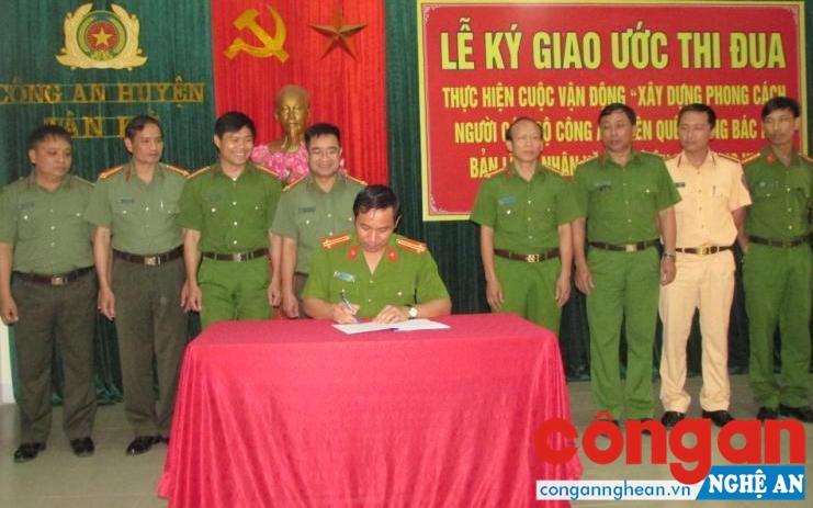 Các đội nghiệp vụ ký giao ước thi đua