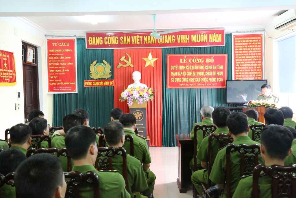 Tại lễ ra mắt
