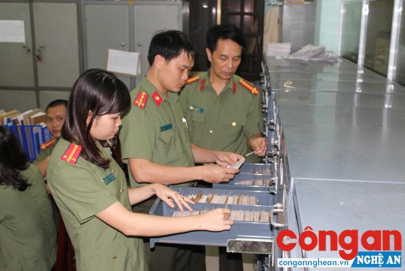 CBCS Phòng Hồ sơ kiểm tra tài liệu, phục vụ yêu cầu công tác