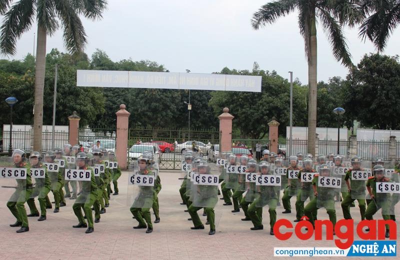 CBCS Công an Nghệ An luyện tập, sẵn sàng đáp ứng yêu cầu nhiệm vụ trong tình hình mới
