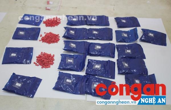 Tang vật 4.000 viên ma túy tổng hợp