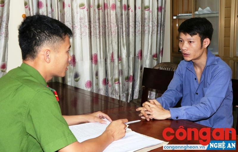 Đối tượng Nguyễn Đình Tiến tại cơ quan Công an