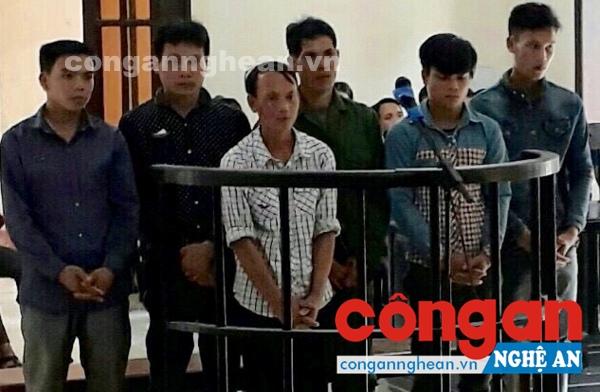 Các bị cáo tại phiên tòa xét xử ngày 10/5