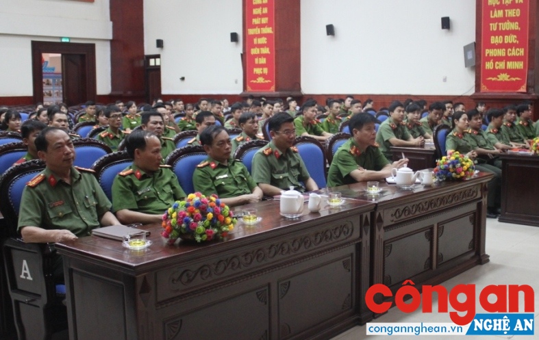 Các đại biểu dự lễ khai giảng