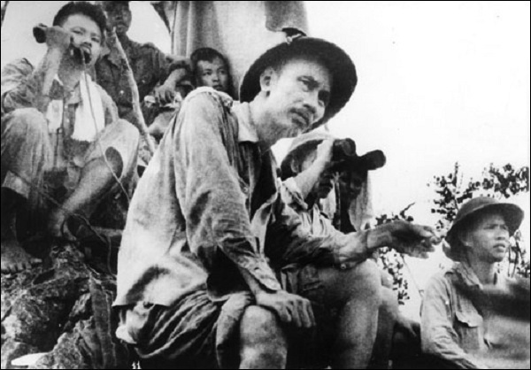 Người đang theo dõi mặt trận Đông Khê (Cao Bằng).