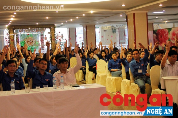 Các đại biêu tham dự hội nghị cùng cán bộ, ĐVTN thống nhất phản đối hành vi của linh mục Nguyễn Đình Thục