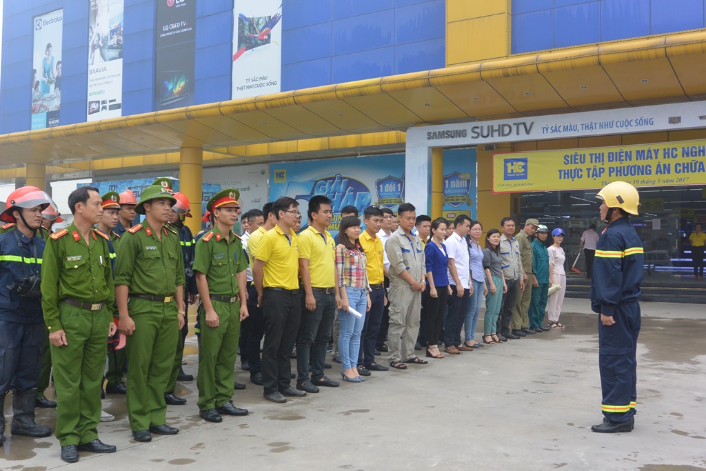 Lực lượng tham gia đánh giá rút kinh nghiệm sau khi kết thúc buổi diếp tập