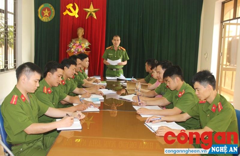 Cán bộ, chiến sỹ Công an phường Cửa Nam triển khai kế hoạch đảm bảo ANTT trên địa bàn