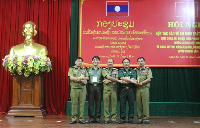 Lãnh đạo Bộ đội Biên phòng tỉnh Nghệ An và Công an 4 tỉnh Nghệ An, Hủa Phăn, Xiêng Khoảng và Bôlykhămxay cam kết thực hiện tốt biên bản ghi nhớ về hợp tác bảo vệ ANTT năm 2017