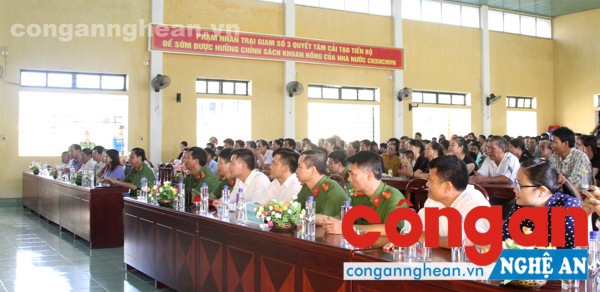 Đại biểu cấp trên và các ban ngành, đoàn thể dự Hội nghị.