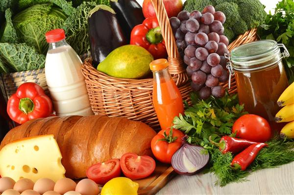 Bệnh nhân ung thư cần có chế độ ăn đầy đủ chất dinh dưỡng, bao gồm vitamin, nước, khoáng chất, đường, đạm, chất béo